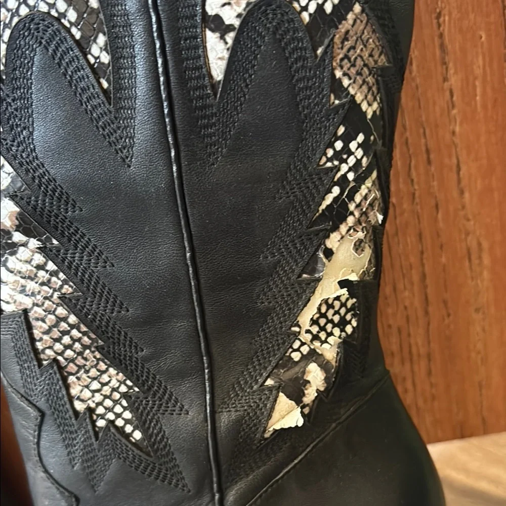 Gianni Bini Katyanna snake & black boots - Picture 3 of 14
